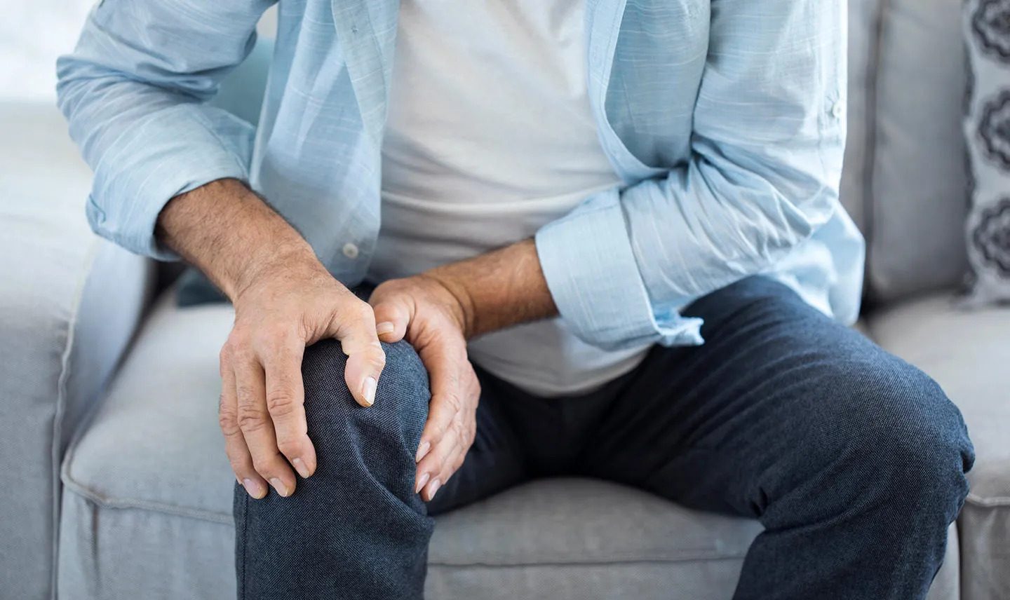 Man holding painful knee